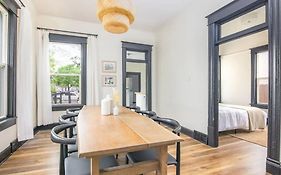 Stylish 3 Bedroom House W Laundry Near Drake